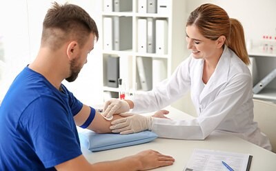 Clinical samples for lab developed tests Prise de sang en milieu clinique