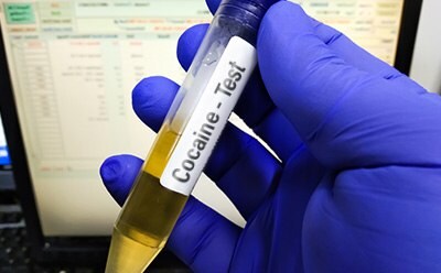 Drugs of abuse testing Échantillon de cocaïne dans un tube à essai