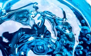 Blue hydrophilic polymer gel with bubbles