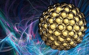 Illustration assistée par ordinateur d&apos;une nanoparticule d&apos;or sphérique flottant sur un fond abstrait.