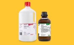 Flacons d&apos;acide en verre et en plastique
