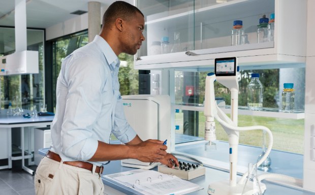 A Milli-Q certified field service engineer performs a qualification procedure on a water system.