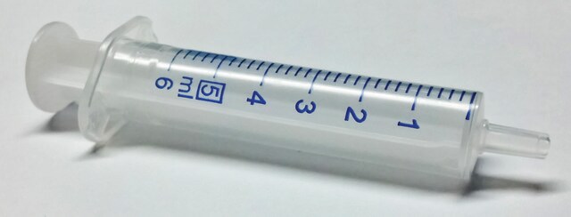 Syringe PP/PE without needle luer slip tip, centered, capacity 5&#160;mL, graduated, 0.2&#160;mL, non-sterile