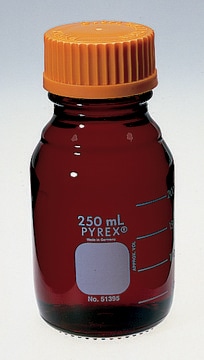 Pyrex&#174; low actinic media storage bottle, graduated with screw cap capacity 250&#160;mL