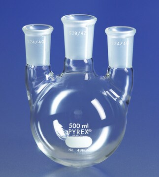 Pyrex&#174; round-bottom three neck vertical unequal height flask capacity 500&#160;mL, center joint: ST/NS 34/45